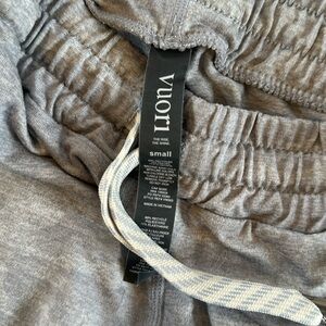 Vuori performance jogger size small